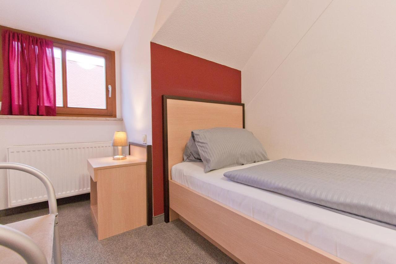 Gasthof Postbraeu Siegenburg Exteriör bild