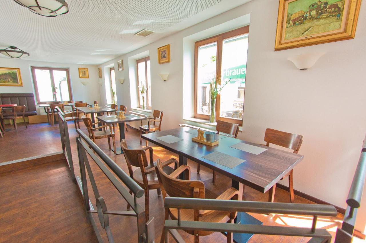 Gasthof Postbraeu Siegenburg Exteriör bild